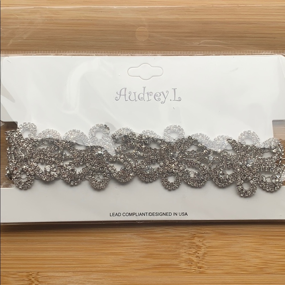 Rhinestone flower choker